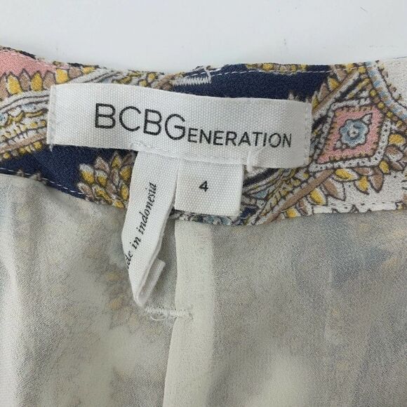 BCBGeneration Pink Shorts Damask Print Button Fly - Picture 4 of 5